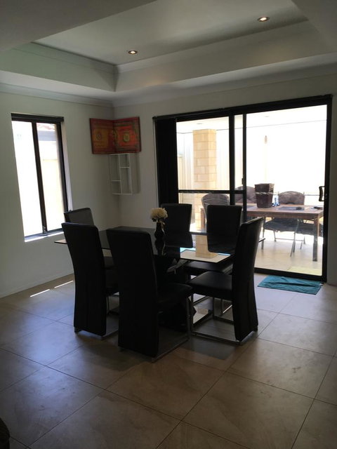 Shiraz Heights - Bed n Breakfasts 10