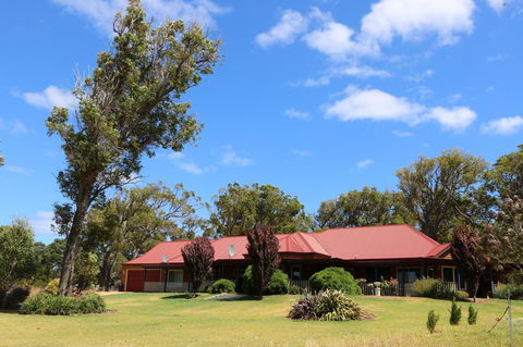 Burton Farmhouse - Accommodation Australia 8