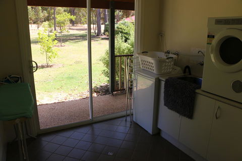 Burton Farmhouse - Accommodation Australia 2