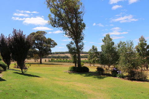 Burton Farmhouse - Accommodation Australia 7