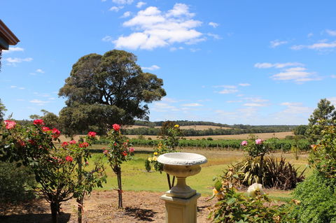 Burton Farmhouse - Accommodation Australia 6