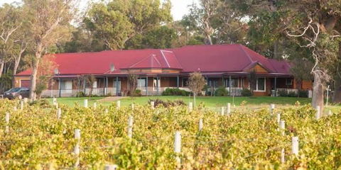 Burton Farmhouse - Accommodation Australia 10