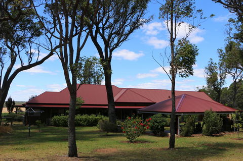 Burton Farmhouse - Accommodation Australia 3