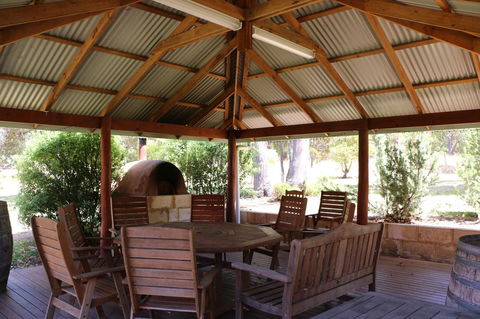 Burton Farmhouse - Accommodation Australia 5