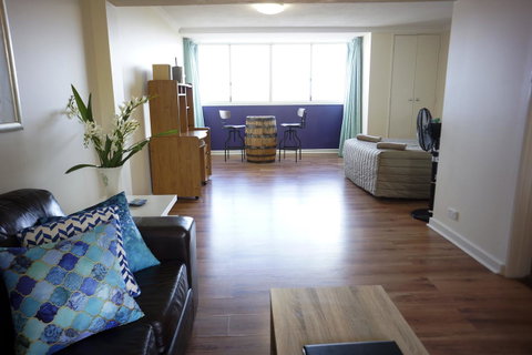 Studio 302 With Ocean Views - Accommodation Australia 7