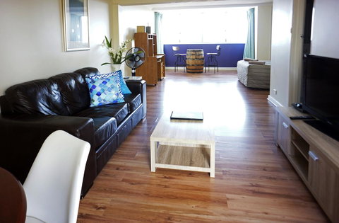 Studio 302 With Ocean Views - Accommodation Australia 0