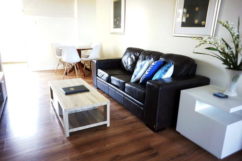 Studio 302 With Ocean Views - Accommodation Australia 3