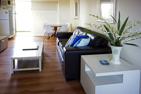 Studio 302 With Ocean Views - Accommodation Australia 13