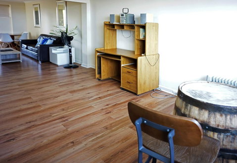 Studio 302 With Ocean Views - Accommodation Australia 6