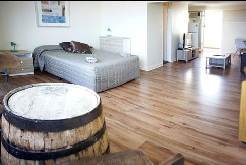 Studio 302 With Ocean Views - Accommodation Australia 19