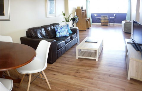 Studio 302 With Ocean Views - Accommodation Australia 9