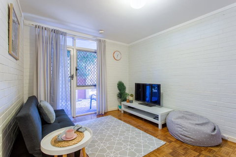 Fremantle Coastal Stay - 1 Bedroom Central Apartment - Accommodation Australia 5