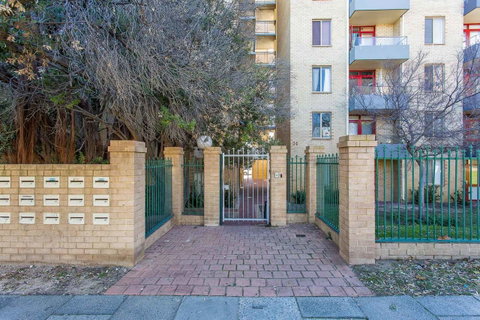 Fremantle Coastal Stay - 1 Bedroom Central Apartment - Accommodation Australia 11