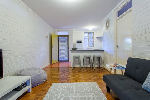 Fremantle Coastal Stay - 1 Bedroom Central Apartment - Accommodation Australia 6
