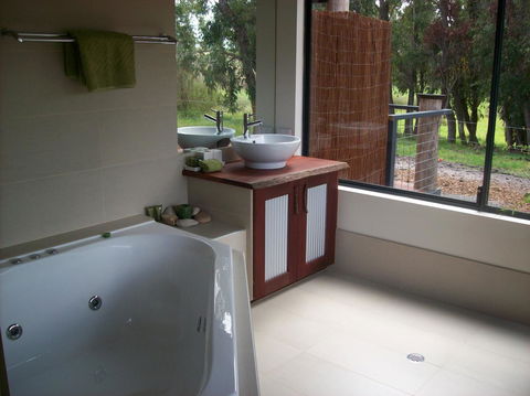 SilverSprings Spa Retreat Pet Friendly Cottages And Glampings - Accommodation Australia 5