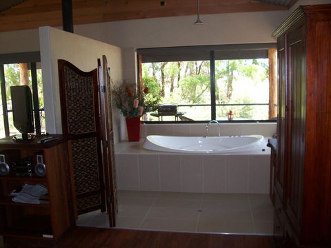 SilverSprings Spa Retreat Pet Friendly Cottages And Glampings - Accommodation Australia 12
