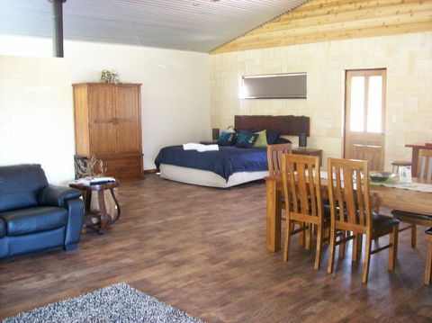 SilverSprings Spa Retreat Pet Friendly Cottages And Glampings - Accommodation Australia 21