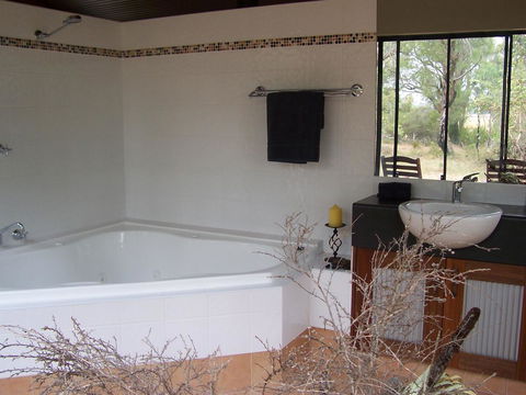 SilverSprings Spa Retreat Pet Friendly Cottages And Glampings - Accommodation Australia 14