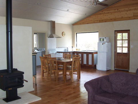 SilverSprings Spa Retreat Pet Friendly Cottages And Glampings - Accommodation Australia 11
