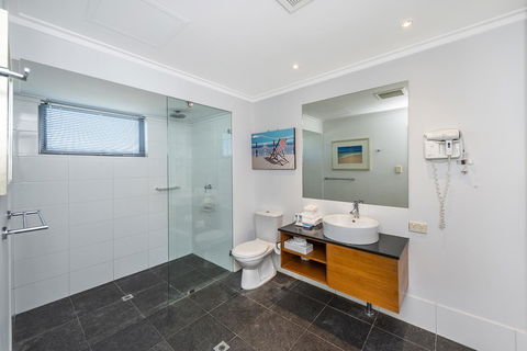 A 406 FANTASTIC OCEAN BEACH And MARINA VIEW APT - MANDURAH - Local Tourism 16