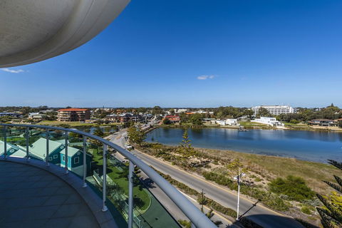 A 406 FANTASTIC OCEAN BEACH And MARINA VIEW APT - MANDURAH - Local Tourism 11