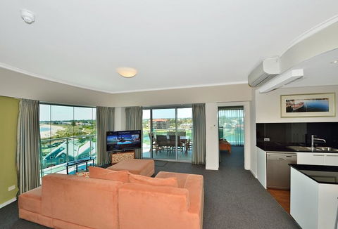 A 406 FANTASTIC OCEAN BEACH And MARINA VIEW APT - MANDURAH - Local Tourism 10