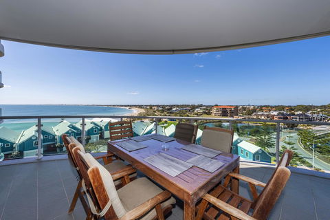 A 406 FANTASTIC OCEAN BEACH And MARINA VIEW APT - MANDURAH - Local Tourism 4