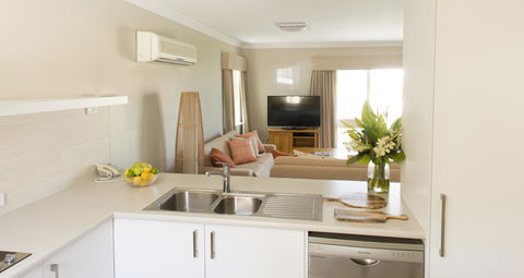 The Marina Hotel - Mindarie - Accommodation Australia 24