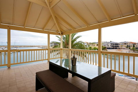 The Marina Hotel - Mindarie - Accommodation Australia 7