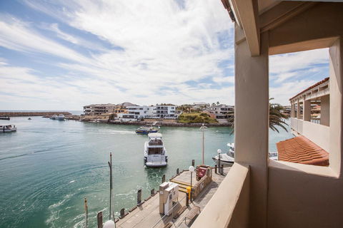 The Marina Hotel - Mindarie - Accommodation Australia 2
