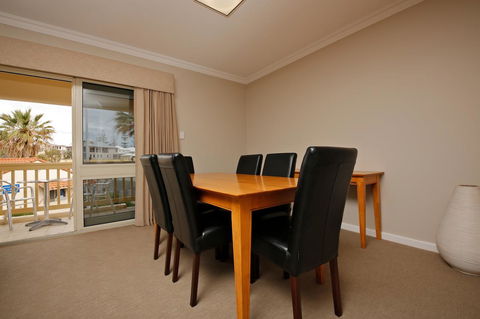 The Marina Hotel - Mindarie - Accommodation Australia 11