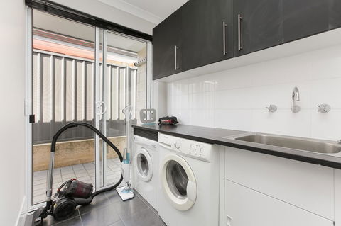 Perth Comfy Stays - Accommodation Australia 24