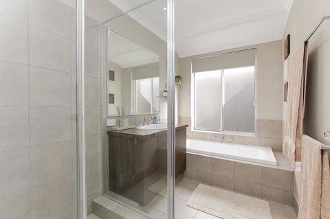 Perth Comfy Stays - Accommodation Australia 39