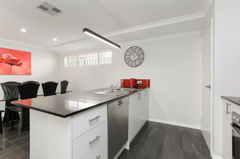 Perth Comfy Stays - Accommodation Australia 14