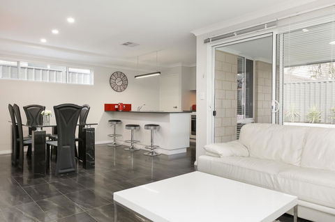 Perth Comfy Stays - Accommodation Australia 23