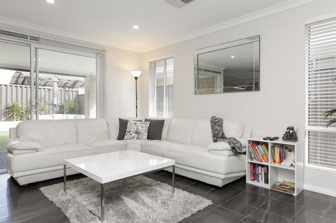 Perth Comfy Stays - Accommodation Australia 5
