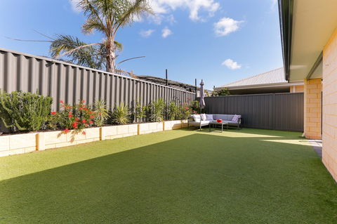 Perth Comfy Stays - Accommodation Australia 10