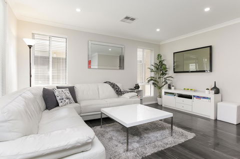 Perth Comfy Stays - Accommodation Australia 0