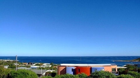 Tru Blu - Enjoy Sweeping 180 Degree Views Of Gracetown In This Modern Family Beach House - Accommodation Australia 7