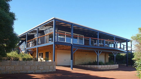 Tru Blu - Enjoy Sweeping 180 Degree Views Of Gracetown In This Modern Family Beach House - Accommodation Australia 0