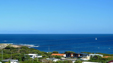 Tru Blu - Enjoy Sweeping 180 Degree Views Of Gracetown In This Modern Family Beach House - Accommodation Australia 6
