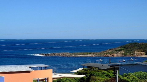Tru Blu - Enjoy Sweeping 180 Degree Views Of Gracetown In This Modern Family Beach House - Accommodation Australia 10
