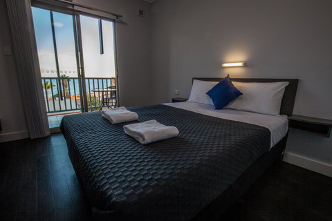 Beadon Bay Hotel - Australia Shopping 4