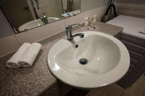 Beadon Bay Hotel - Australia Shopping 10