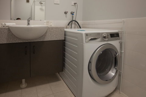 Beadon Bay Hotel - Australia Shopping 9