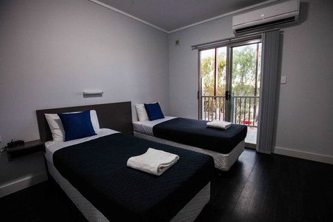 Beadon Bay Hotel - Australia Shopping 6