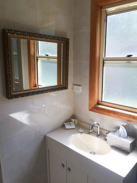 Stanley Hotel & Apartments - Accommodation Australia 24