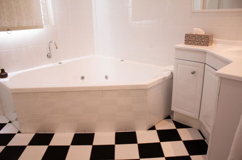 Stanley Hotel & Apartments - Accommodation Australia 12