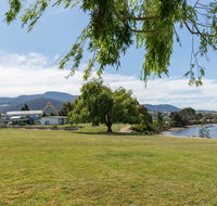 Riverfront Motel  Villas - Accommodation Australia
