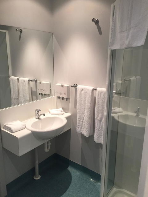 Waterfront Lodge Motel - Accommodation Australia 44